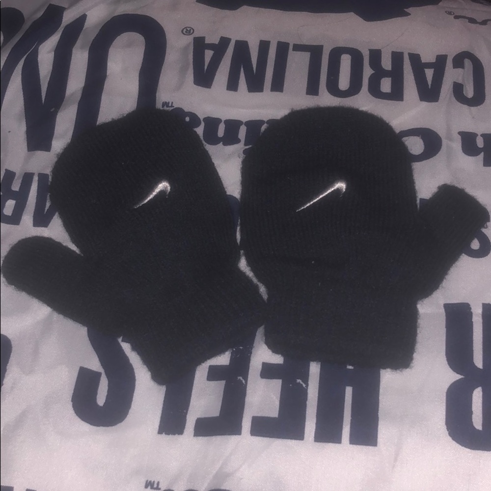 Nike mittens